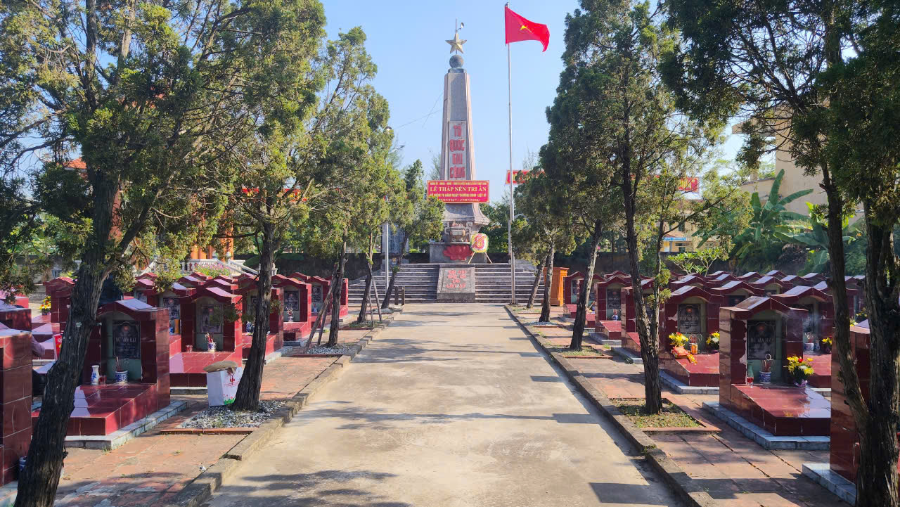 LỄ THẮP NẾN TRI ÂN TẠI CÁC NGHĨA TRANG LIỆT SĨ