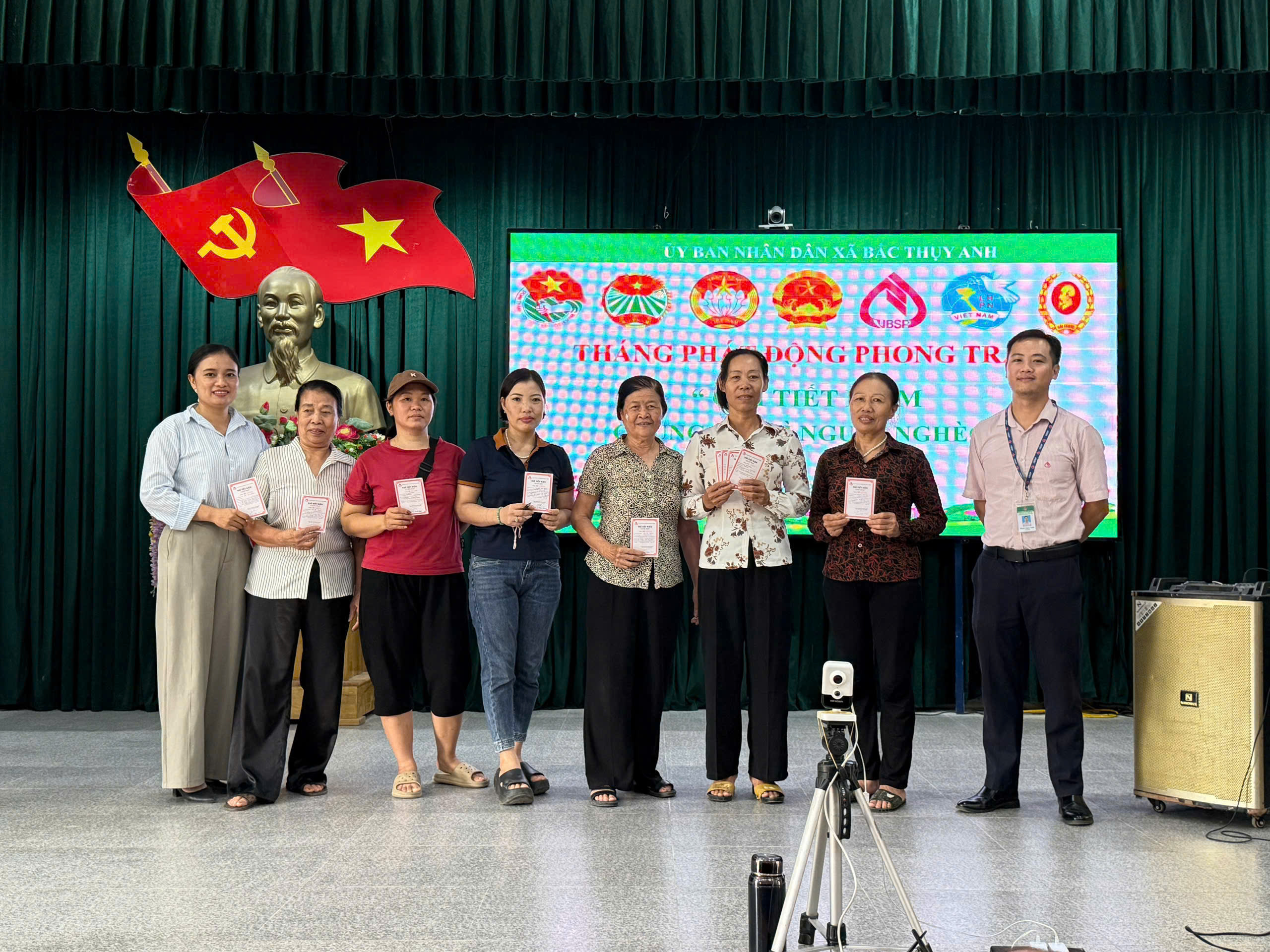 GỬI TIỀN TIẾT KIỆM – CHUNG TAY VÌ NGƯỜI NGHÈO