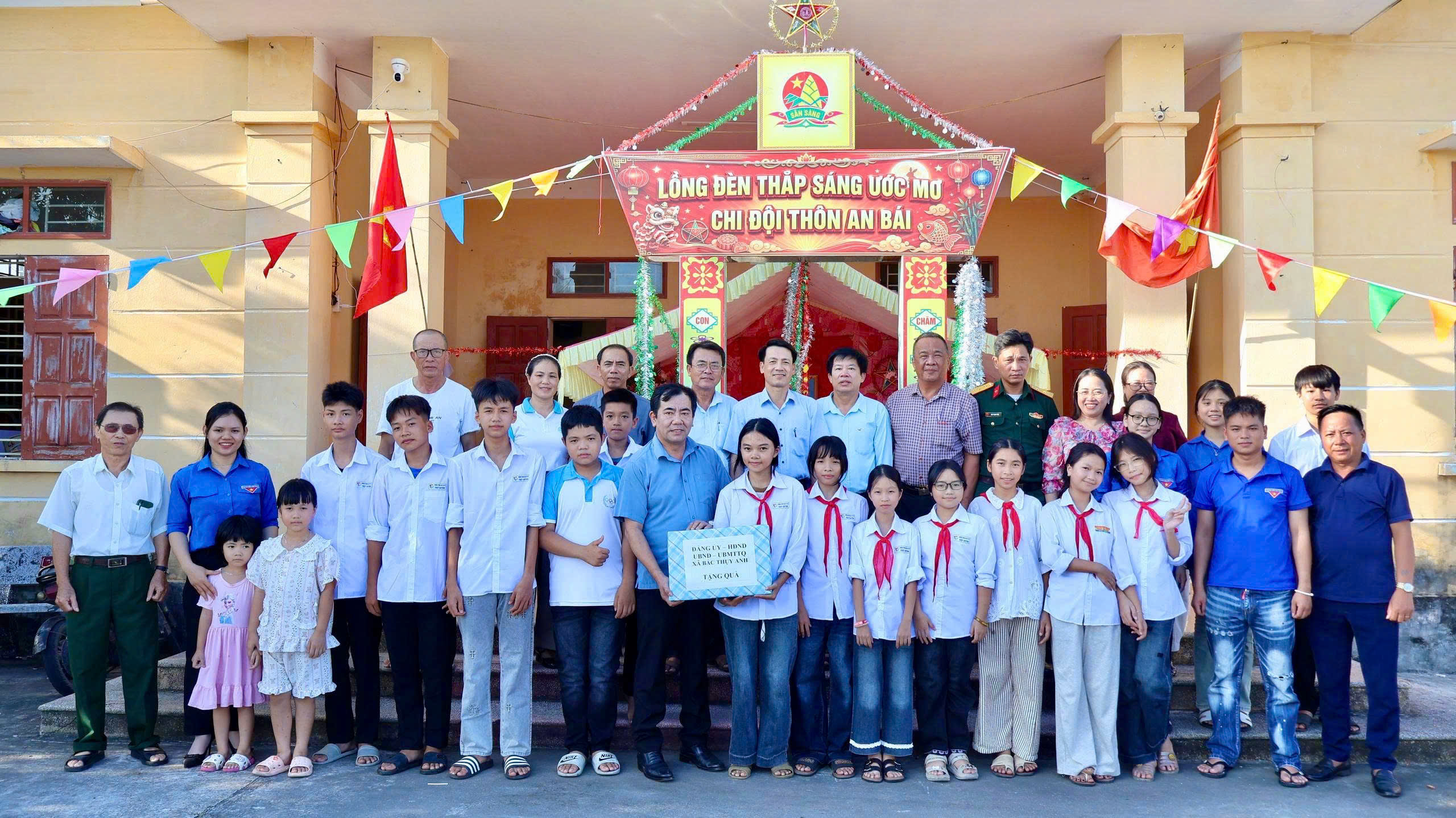 LÃNH ĐẠO XÃ BẮC THỤY ANH THĂM, TẶNG QUÀ THIẾU NIÊN, NHI ĐỒNG NHÂN DỊP TẾT TRUNG THU NĂM 2026