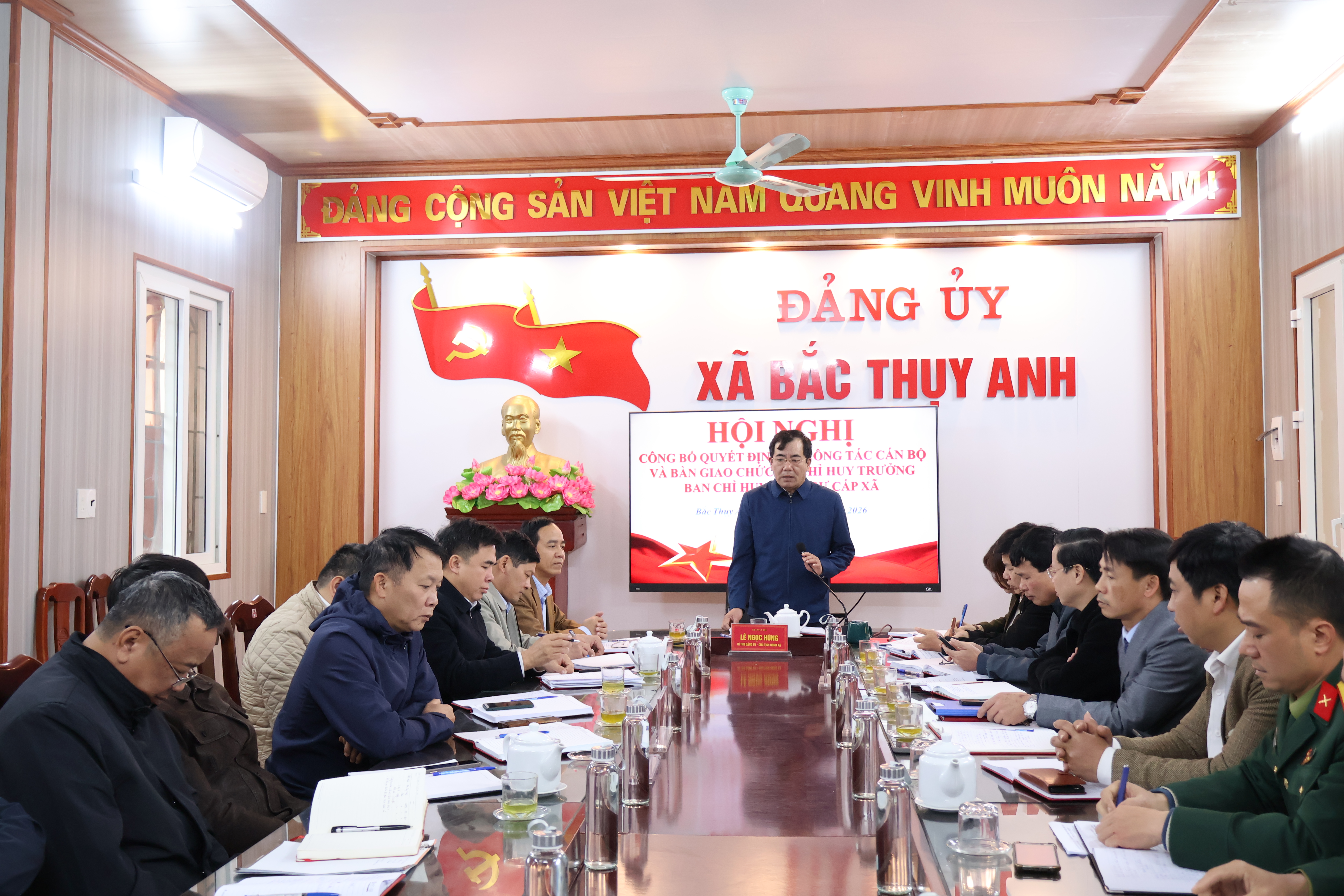 Công bố quyết định công tác cán bộ và bàn giao chức danh Chỉ huy trưởng Ban Chỉ huy Quân sự xã Bắc Thụy Anh