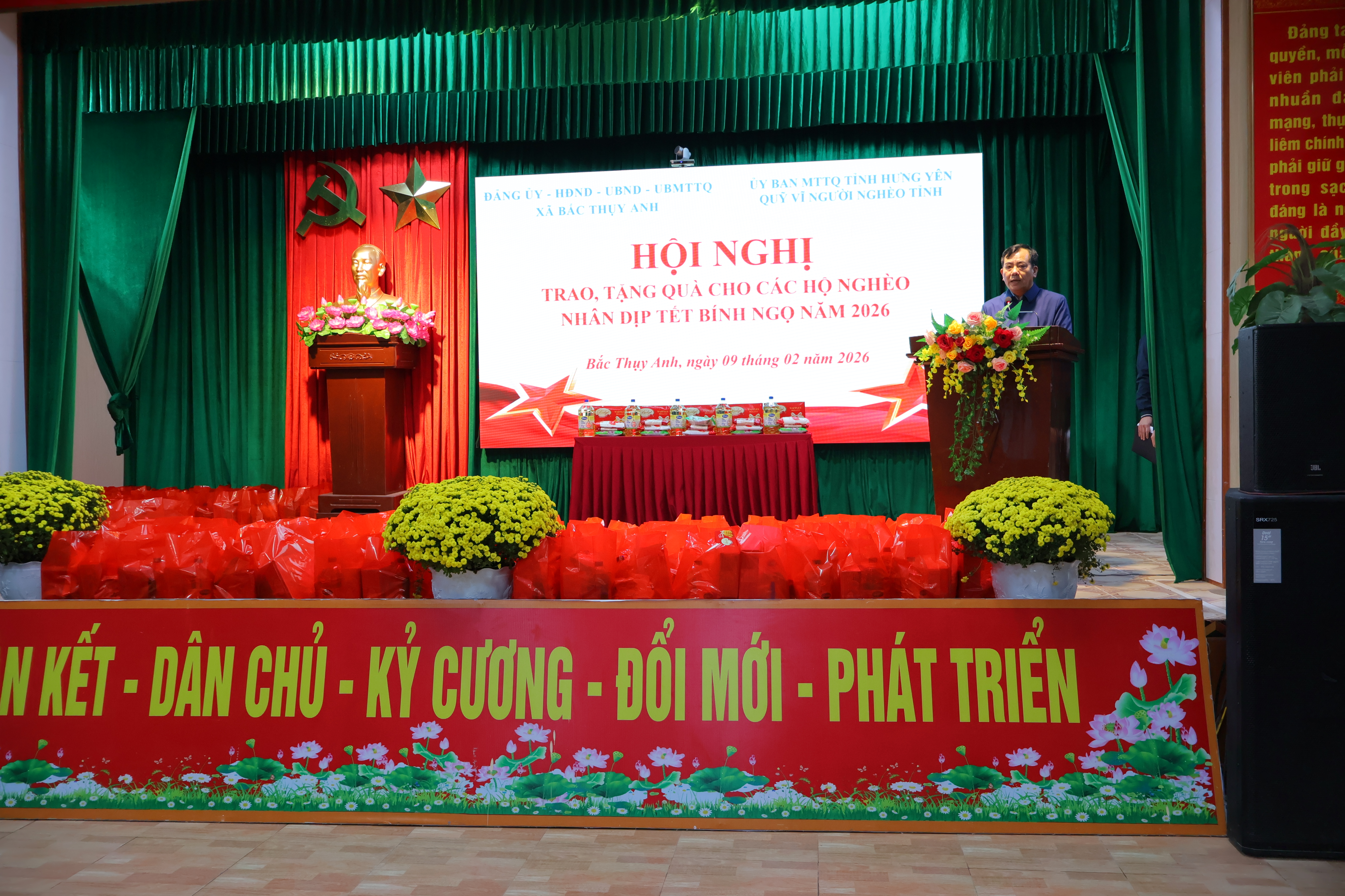 HỘI NGHỊ TRAO, TẶNG QUÀ TẾT CHO HỘ NGHÈO, HỘ CẬN NGHÈO  NHÂN DỊP TẾT BÍNH NGỌ 2026