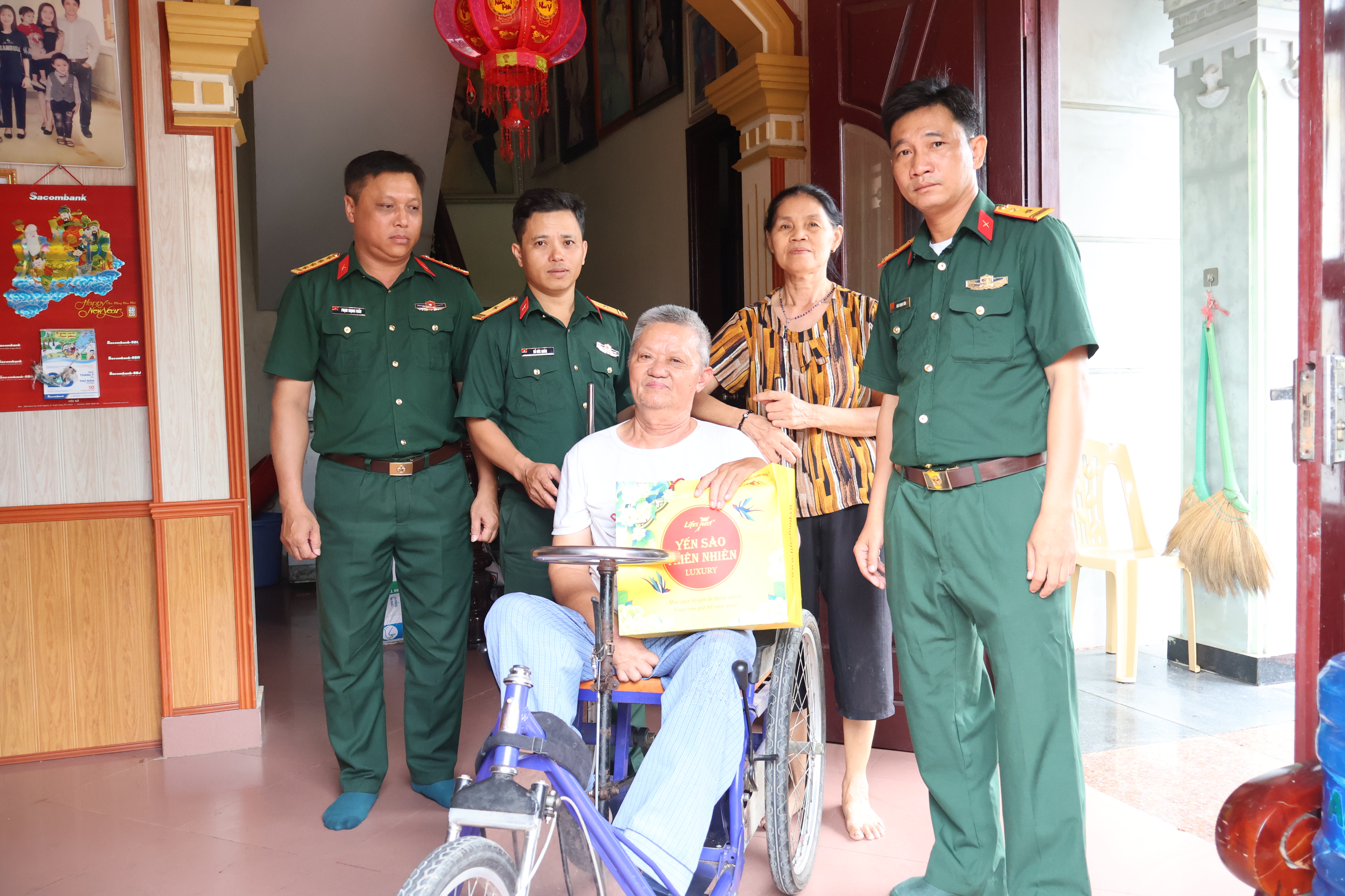 BAN CHỈ HUY QUÂN SỰ XÃ BẮC THỤY ANH THĂM, TẶNG QUÀ CÁC GIA ĐÌNH CHÍNH SÁCH NHÂN DỊP KỶ NIỆM 79 NĂM NGÀY THƯƠNG BINH - LIỆT SĨ (27/7/1947 - 27/7/2026)