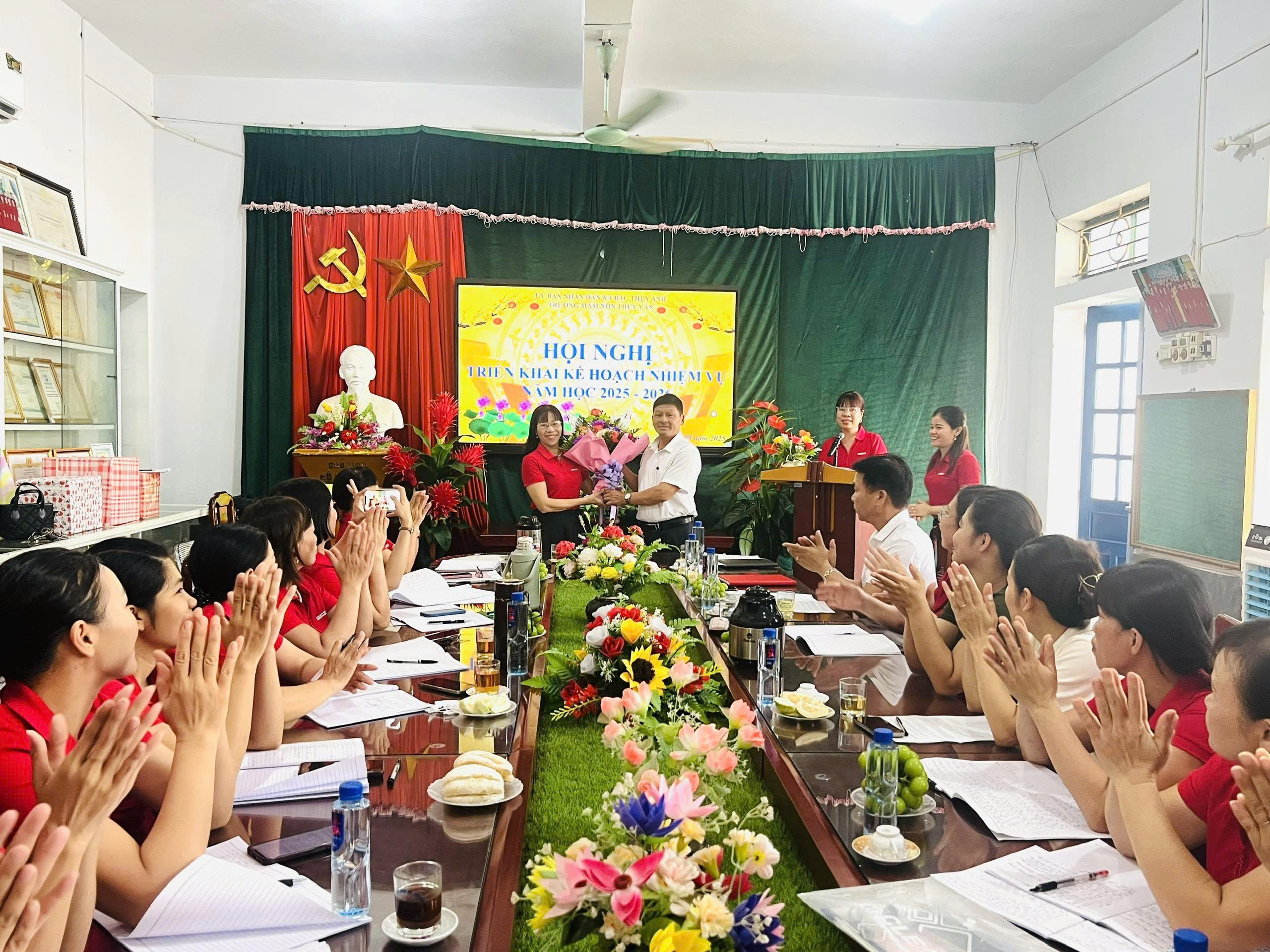 TRƯỜNG MẦM NON THUỴ VĂN XÃ BẮC THUỴ ANH TỔ CHỨC THÀNH CÔNG HỘI NGHỊ TRIỂN KHAI NHIỆM VỤ NĂM HỌC 2025- 2026