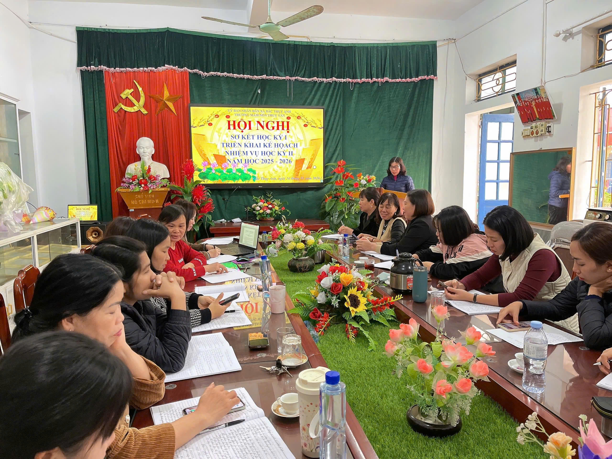 TRƯỜNG MẦM NON THUỴ VĂN TỔ CHỨC  HỘI NGHỊ SƠ KẾT HỌC KỲ I NĂM HỌC 2025- 2026