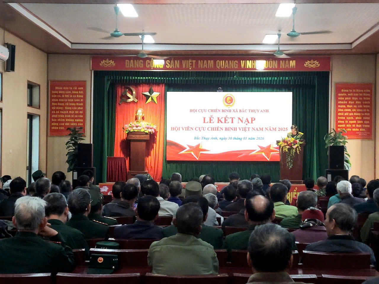 HỘI CỰU CHIẾN BINH XÃ BẮC THỤY ANH KẾT NẠP HỘI VIÊN ĐỢT 2 NĂM 2025 VÀ TRAO TẶNG KỶ NIỆM CHƯƠNG