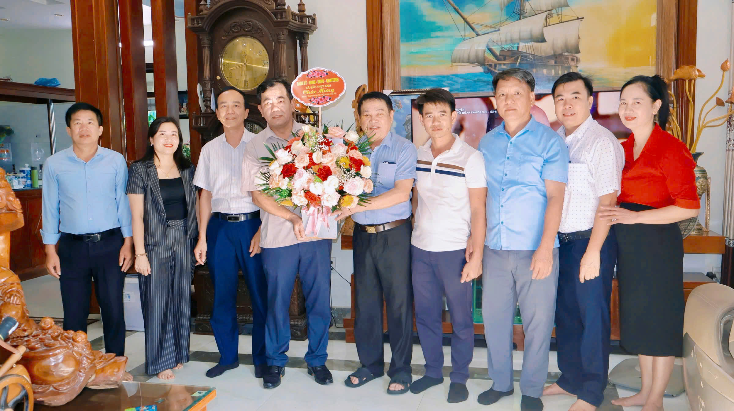 LÃNH ĐẠO XÃ BẮC THỤY ANH THĂM, CHÚC MỪNG CÁC DOANH NGHIỆP NHÂN NGÀY DOANH NHÂN VIỆT NAM 13/10