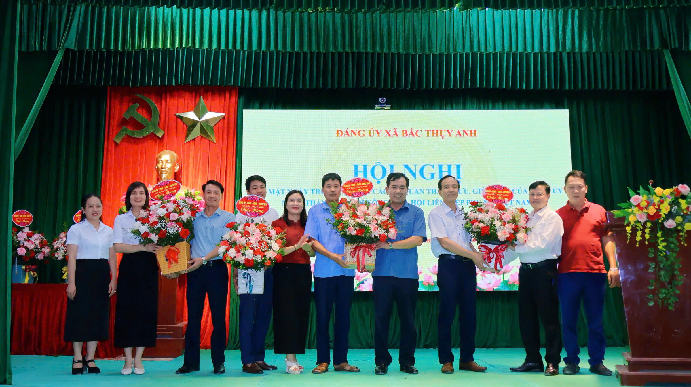Đảng ủy - HĐND - UBND - UBMTTQ Việt Nam xã Bắc Thụy Anh tổ chức gặp mặt cán bộ, công chức nhân dịp kỷ niệm ngày truyền thống các cơ quan tham mưu, giúp việc của Đảng ủy; ngày thành lập Hội Nông dân, Hội LHPN Việt Nam.